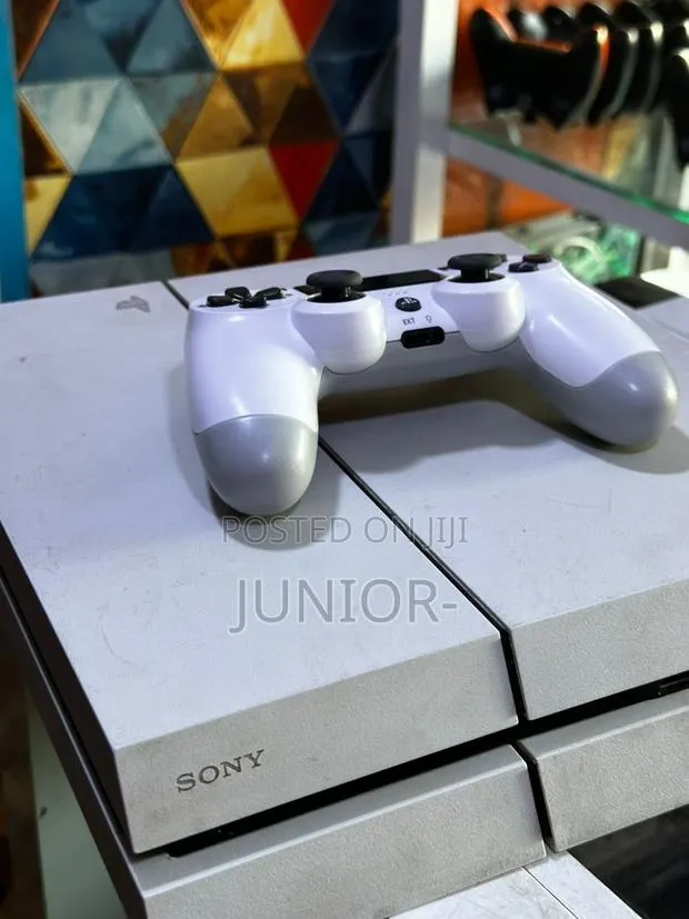 Playstation 4 JAILBREAK FC27 and 10 Xtra Game 2 Pads · Photo 1