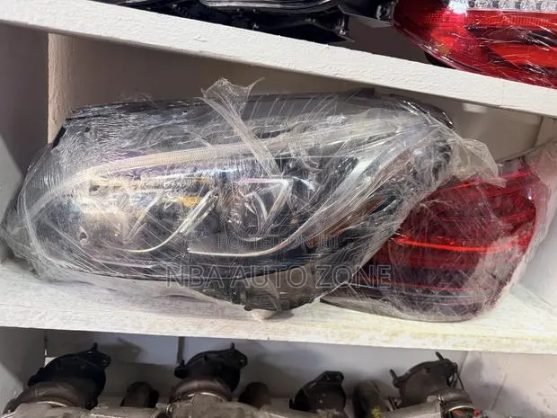 Mercedes-Benz C300(W205) C43 Head Light Pair · Photo 1