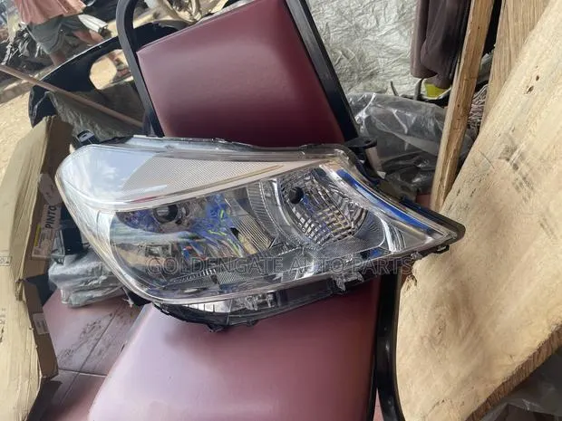 Toyota Vitz 2012 2013 2014 Headlights Pair · Photo 1