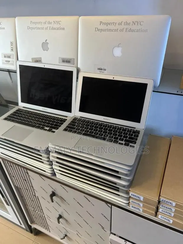 Laptop Apple MacBook Air 8GB Intel Core i5 SSD 128GB · Photo 1