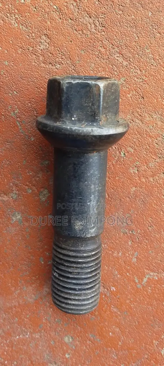 Mercedes Benz C-Class Alloy Rim Wheel Bolt · Photo 1