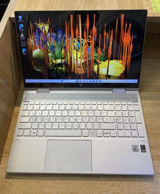 Laptop HP Envy 15-ep0xxx 12GB Intel Core i7 SSD 512GB · Photo 1