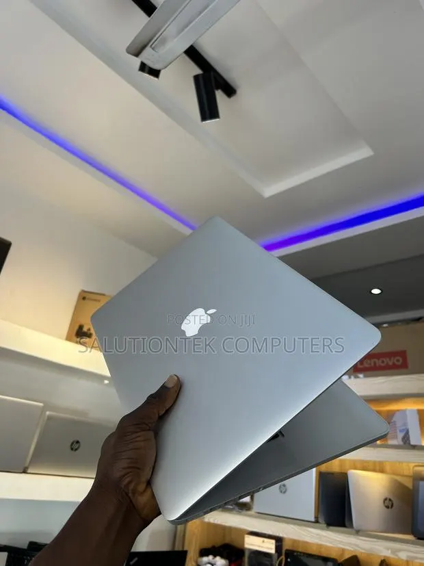 Laptop Apple MacBook Pro 2015 16GB Intel Core i7 SSD 256GB · Photo 1