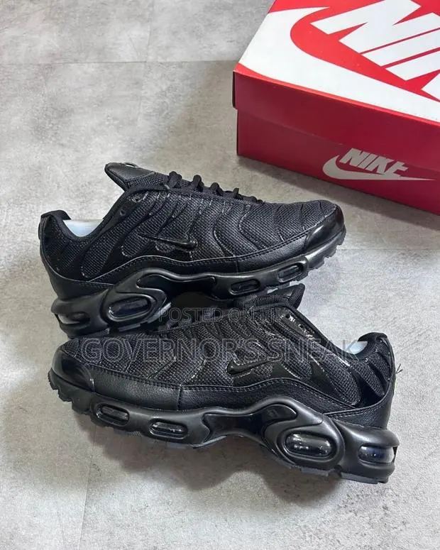 Nike TN “Black" · Photo 1