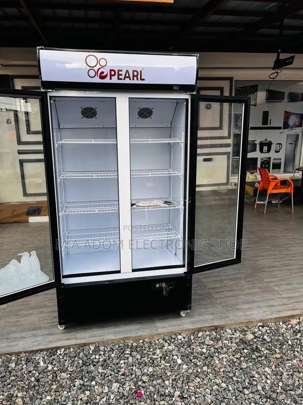 Very Durable Showcase Fridge for All Your Beverages · Photo 1
