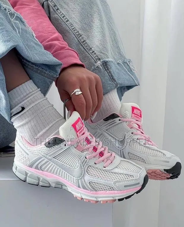 Nike Air Zoom Vomero White an Pink Women Sports · Photo 1