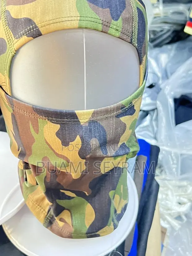 Thermal Hood Face Mask · Photo 1