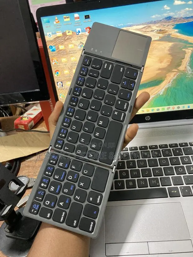 Foldable Bluetooth Keyboard With Touchpad · Photo 1