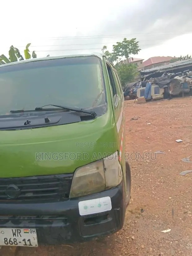 Nissan Caravan (Urvan) 1999 Green · Photo 1