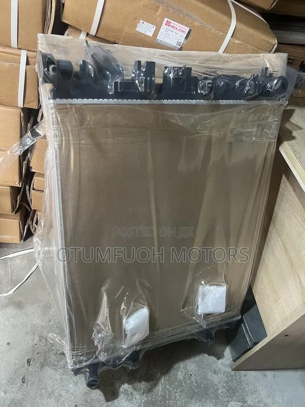 Dodge Ram 2013 2014 2015 2016 2017 2018 Radiator (Water Tank) · Photo 1