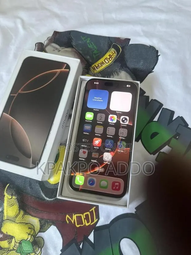 Apple iPhone 16 Pro Max 512 GB Gold · Photo 1