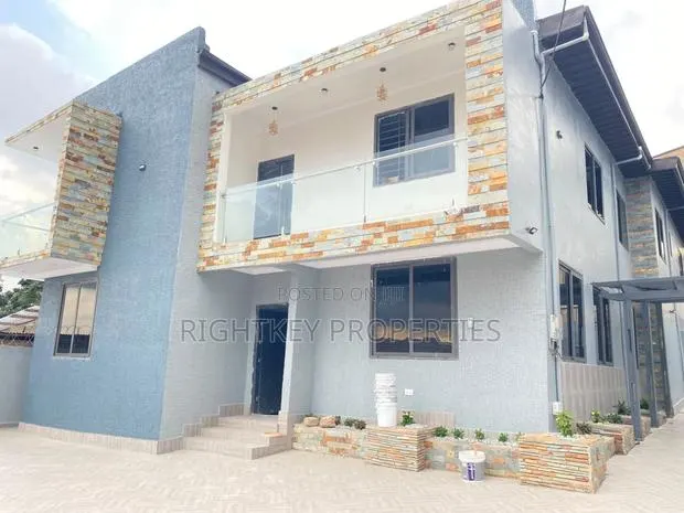 5bdrm House in Airport Road, Kumasi Metropolitan for sale · Photo 1