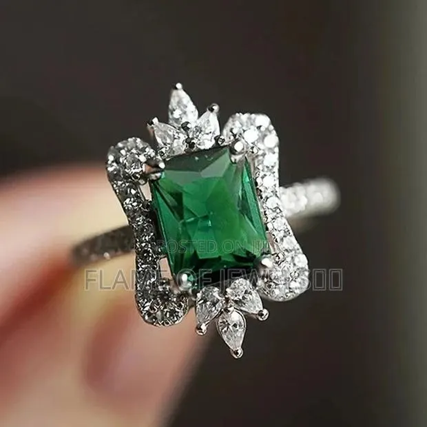 Promise Ring With Green Stone · Photo 1