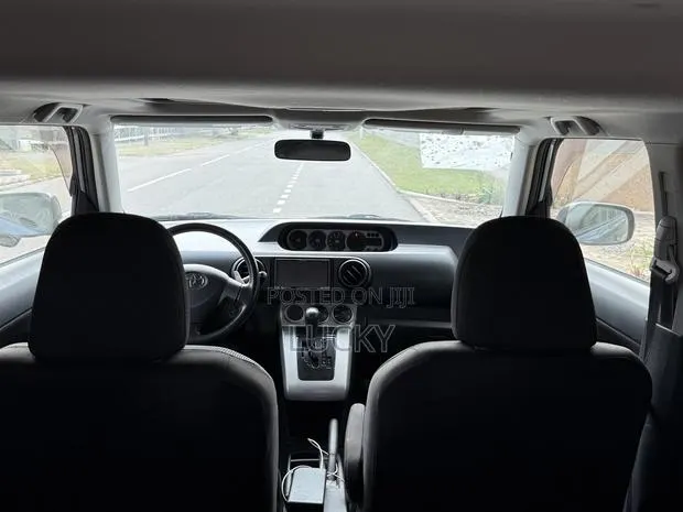 Toyota Corolla Rumion Hatchback 1.8 FWD 2010 Blue · Photo 1