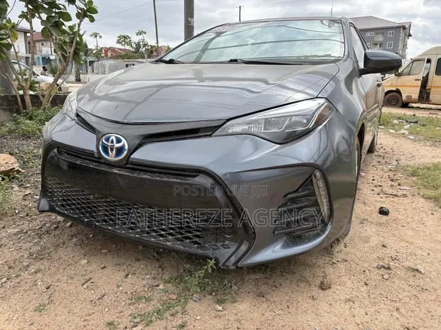 Toyota Corolla LE Eco 4dr Sedan (1.8L 4cyl CVT) 2016 Gray · Photo 1