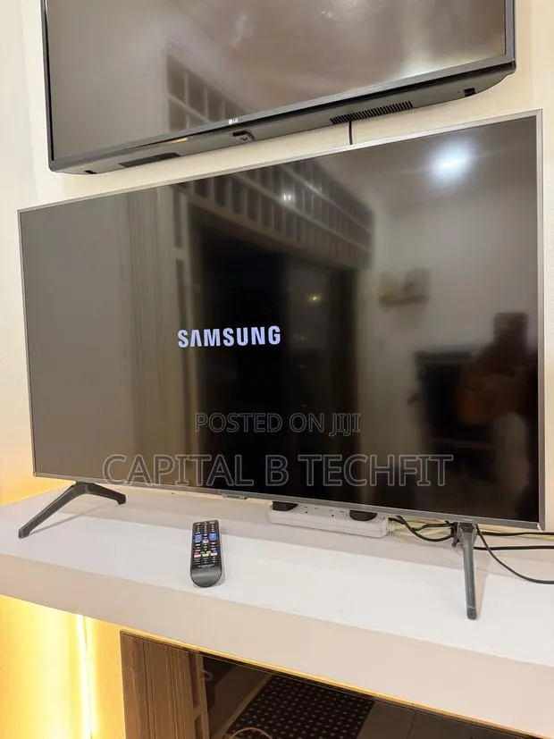 43inches Samsung Uhd HDR Smart TV · Photo 1