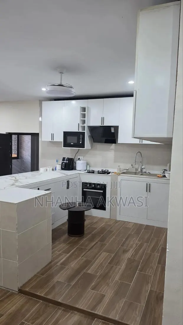 Furnished 3bdrm Apartment in Community 9, Sakumono for rent · Photo 1