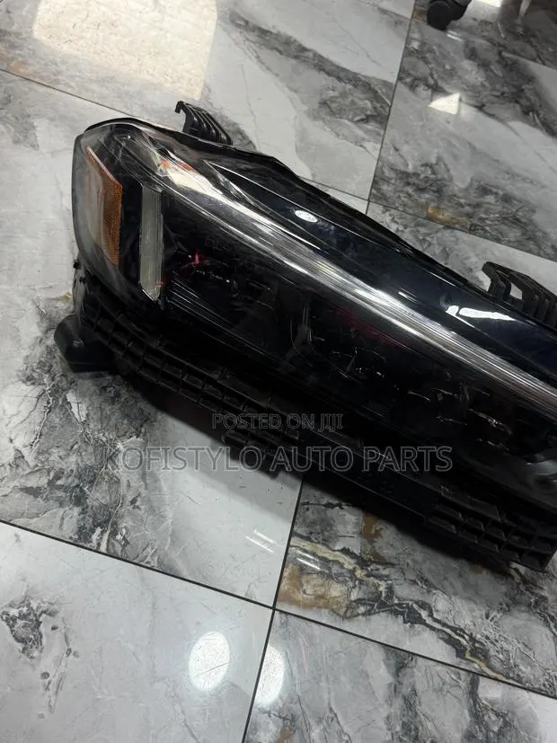Honda Civic 2024 Headlight · Photo 1