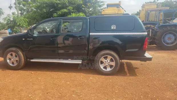 Toyota Hilux 2.5 D-4D 4X4 SRX 2010 Green · Photo 1