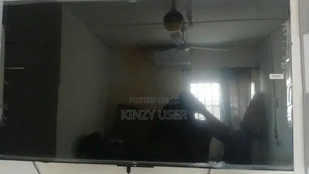 50 Inches Smart TCL TV · Photo 1