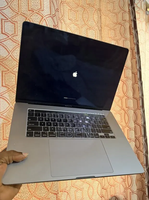 Laptop Apple MacBook Pro 2019 16GB Intel Core i9 SSD 1T · Photo 1