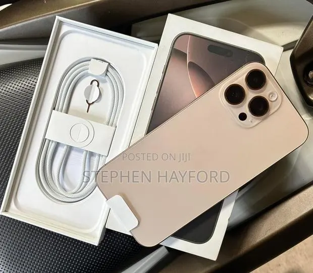 Apple iPhone 16 Pro Max 256 GB Gold · Photo 1