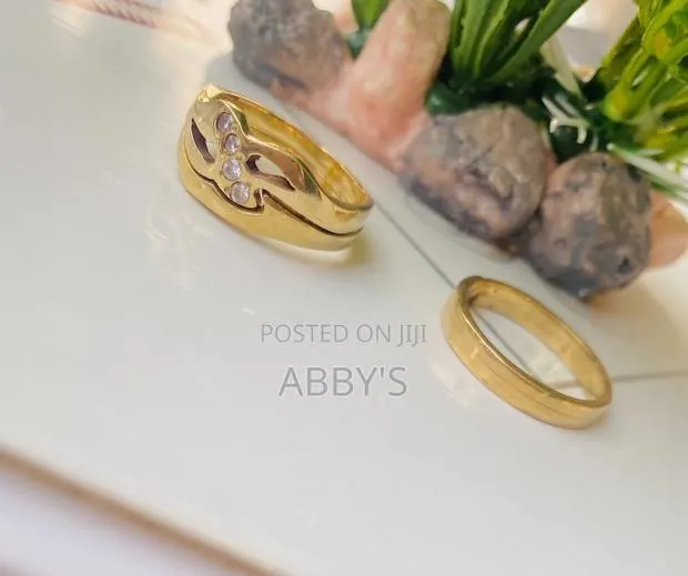Quality Gold Dust Engagement/Wedding Ring · Photo 1