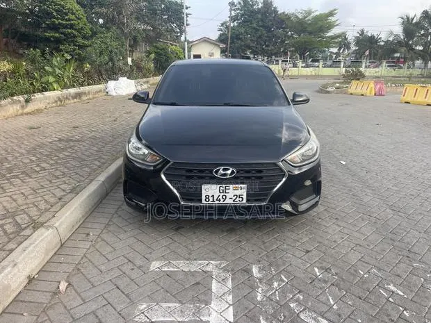 Hyundai Accent 2018 Black · Photo 1