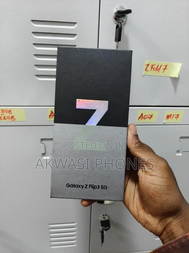 New Samsung Galaxy Z Flip 3 256 GB · Photo 1