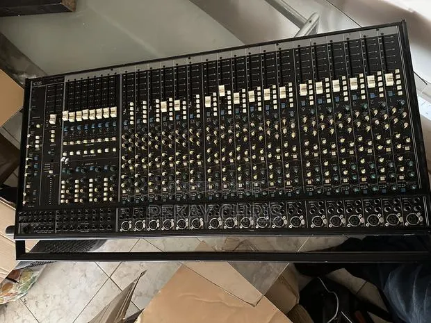 Professional Seck 1882 Mkii 18-Channel British Analog Mixer(Unit Only) · Photo 1