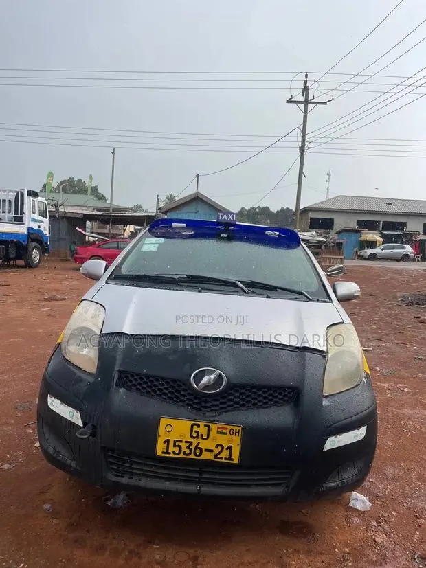 Toyota Vitz 2014 Blue · Photo 1