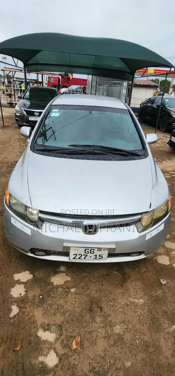Honda Civic 1.8 5 Door Automatic 2010 Silver · Photo 1