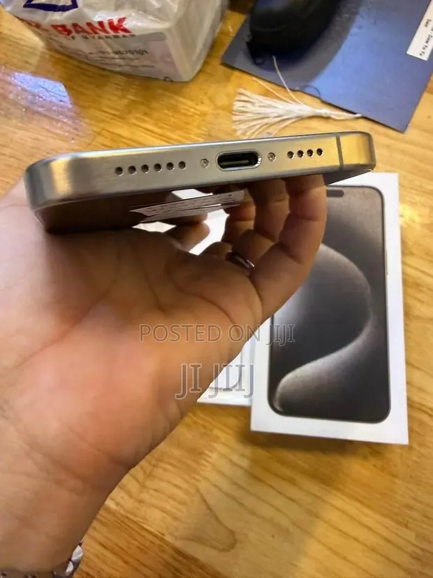 Apple iPhone 15 Pro Max 256 GB Gray · Photo 1