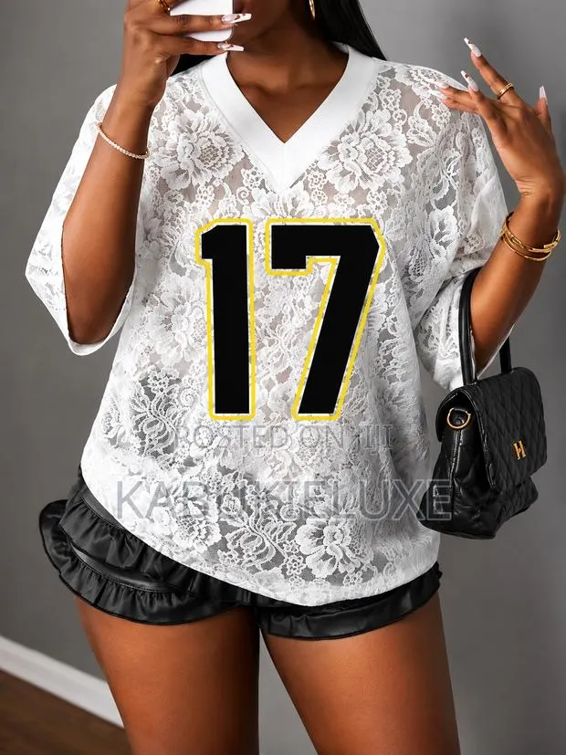 Ladies White Lace v-Neck Oversized Fashion Top · Photo 1