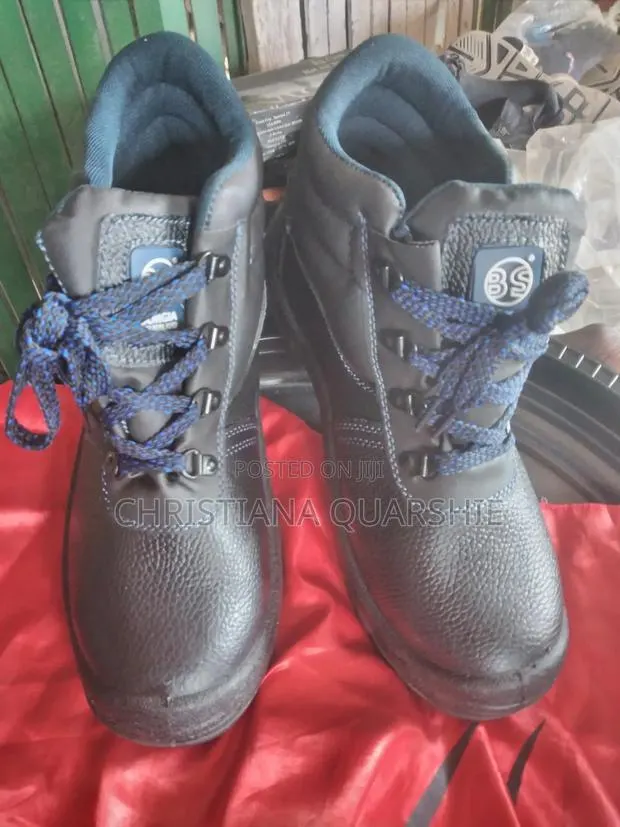 Safety Boots · Photo 1