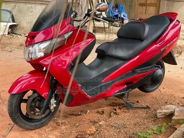 Suzuki Burgman 2020 Red · Photo 1