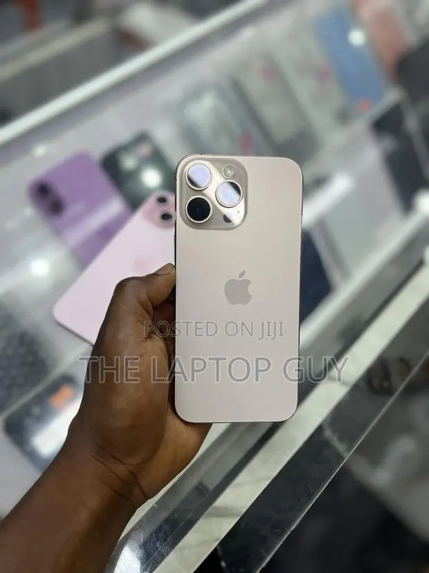 Apple iPhone 15 Pro Max 256 GB Gray · Photo 1