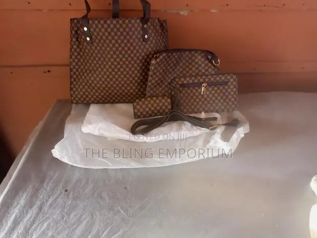 4 in 1 Ladies Handbag · Photo 1