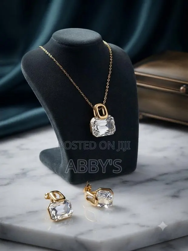 Radiant Emerald 3pcs Jewelry Set · Photo 1