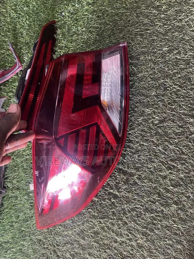 Hyundai Elentra 2019-2022 Taillight Original (Used) · Photo 1