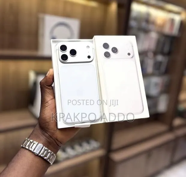 Apple iPhone 17 Pro Max 256 GB Silver · Photo 1