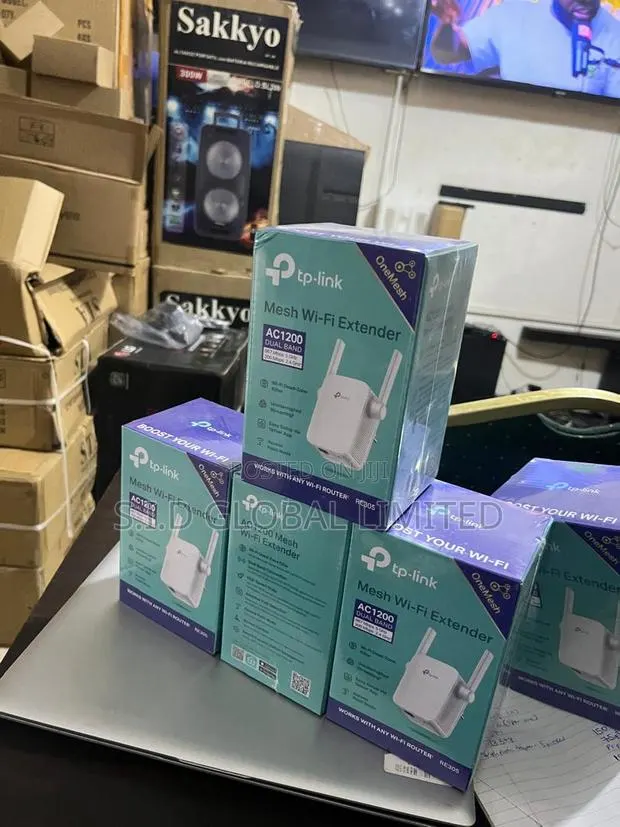 High-Speed TP-Link Re305 Wifi Extender · Photo 1