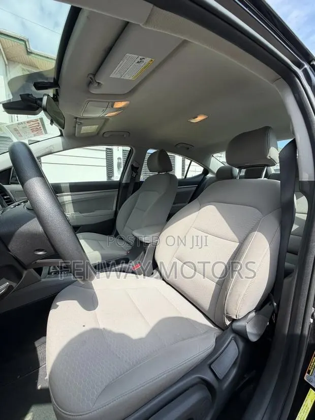 Hyundai Elantra SE 2020 Black · Photo 1