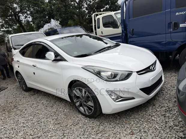 Hyundai Avante 2015 White · Photo 1