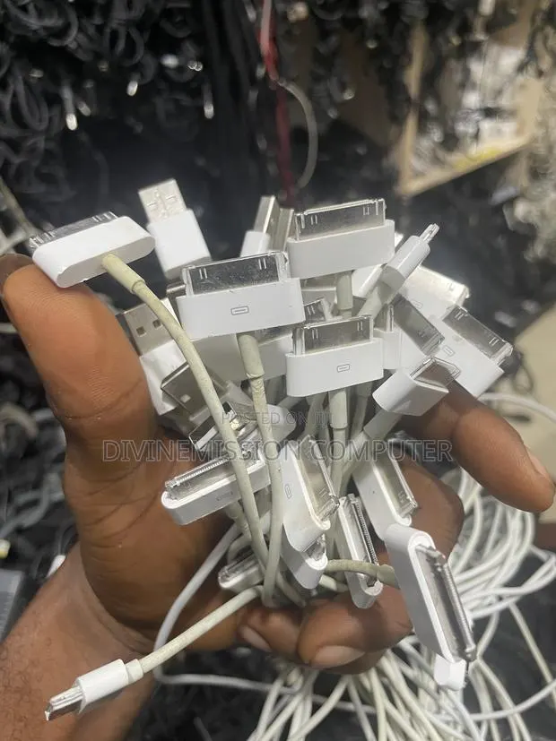 iPad 1,2,3 Charging Cable/ Cable Uk Used · Photo 1
