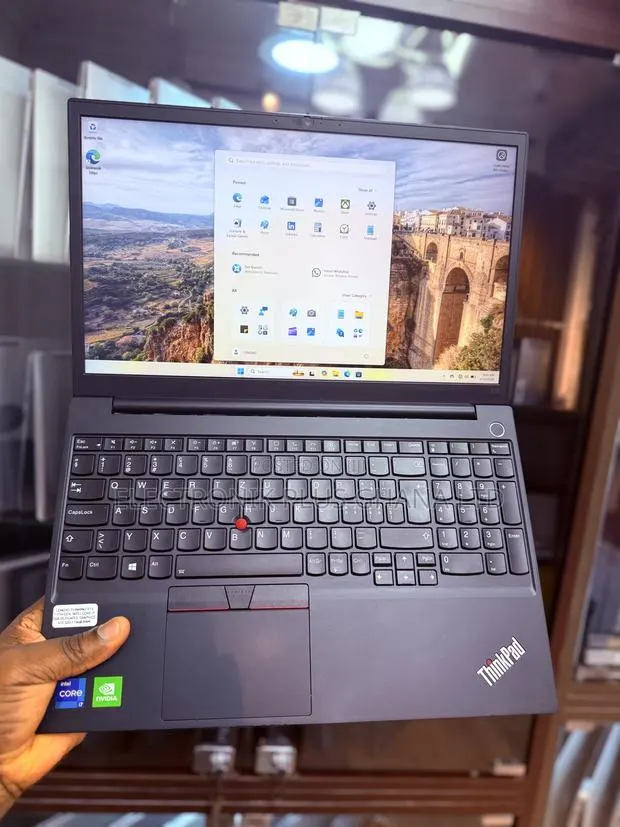 Laptop Lenovo ThinkPad E15 16GB Intel Core i7 SSD 512GB · Photo 1