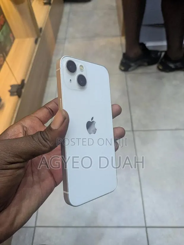 Apple iPhone 13 256 GB White · Photo 1