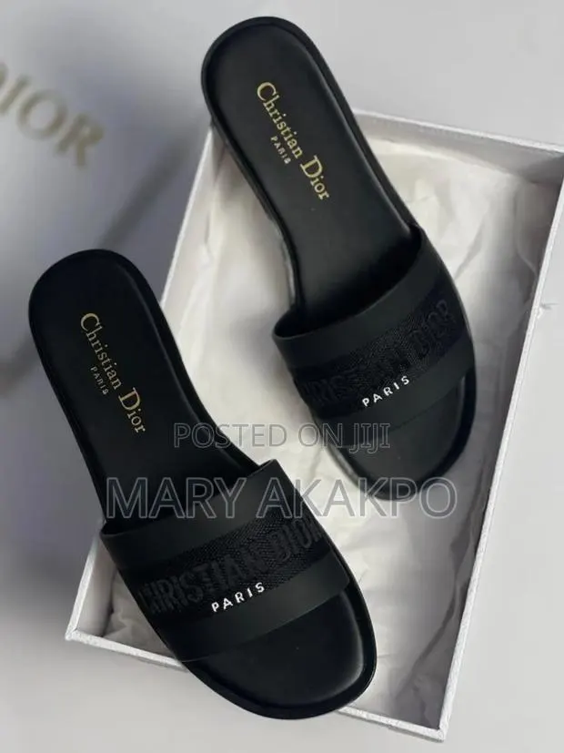 Ladies Slippers · Photo 1