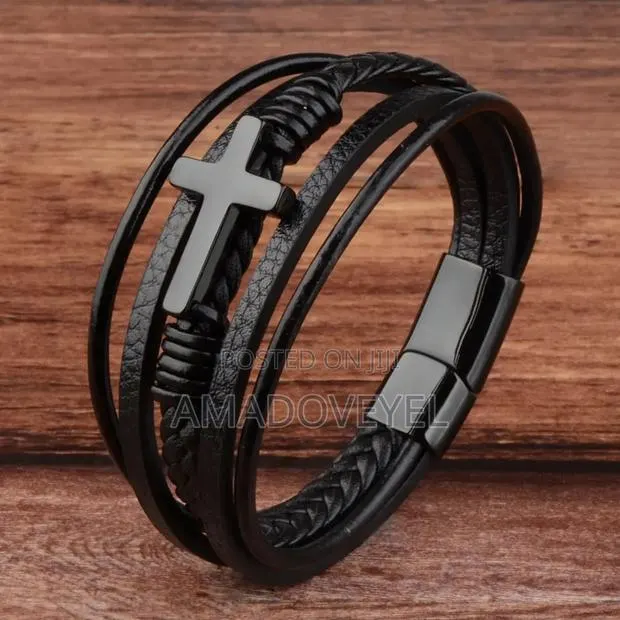 Classic Design Cross Bracelet · Photo 1