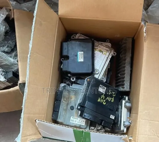 Nissan Kia Hyundai Toyota Engine Computer (Ecm) · Photo 1